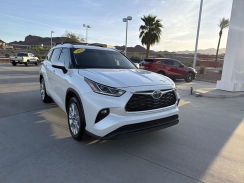 Used 2022 Toyota Highlander Limited image 3