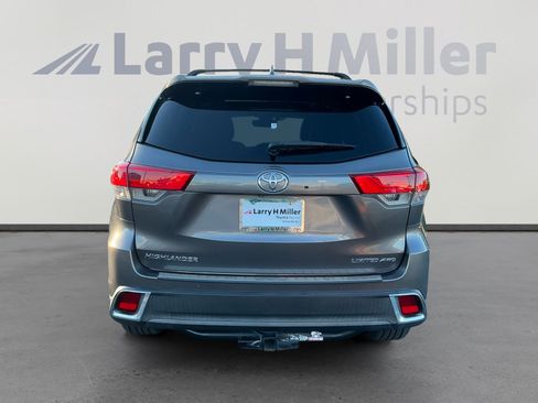Used 2019 Toyota Highlander Limited Platinum image 4