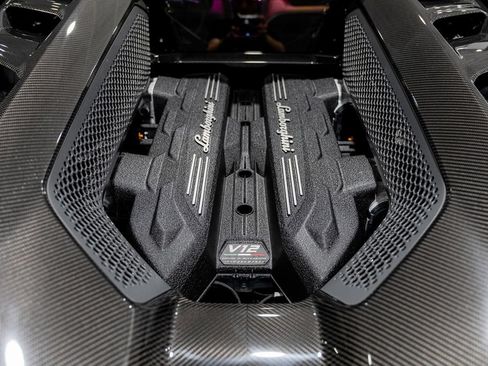 Used 2025 Lamborghini Revuelto AWD/4WD image 34