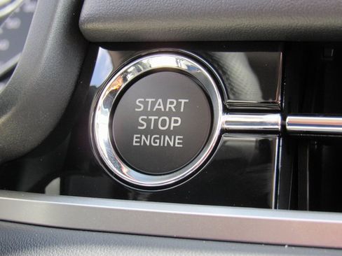 New 2025 Mitsubishi Outlander SE image 18