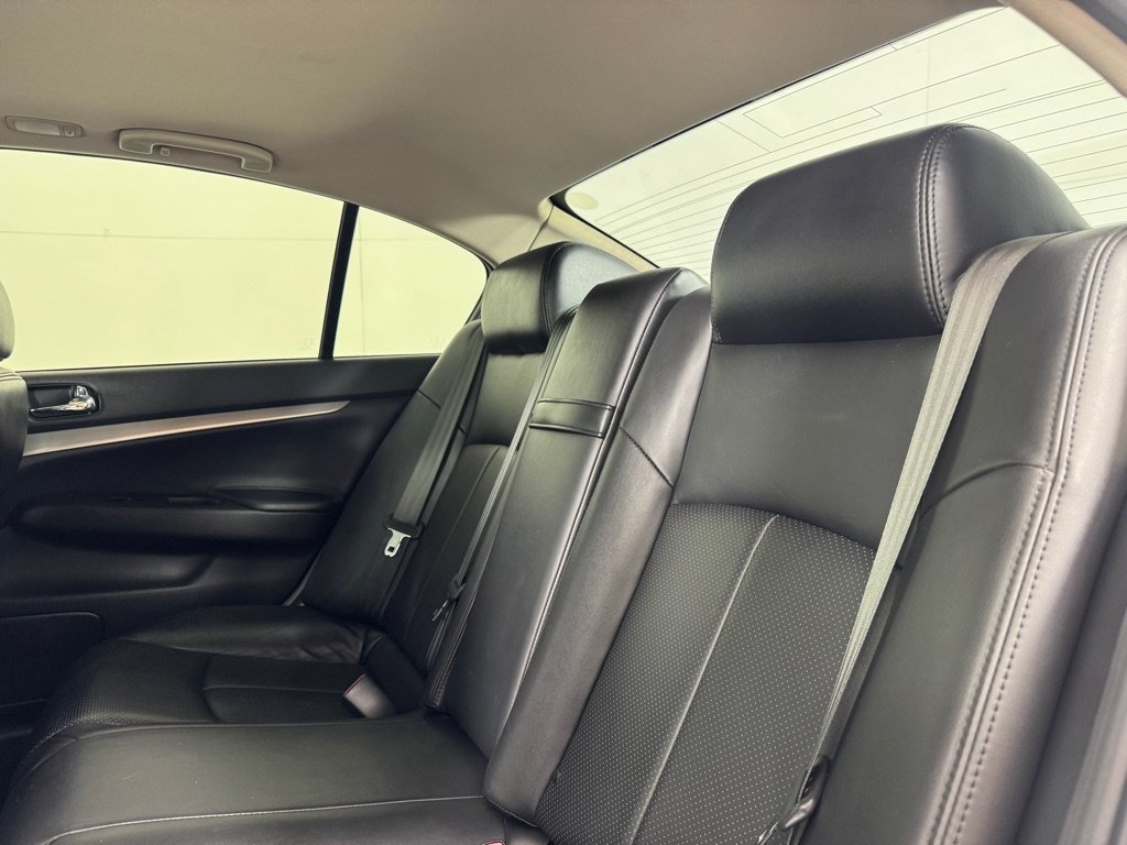 Used 2015 INFINITI Q40 w/ Navigation Package RWD image 17
