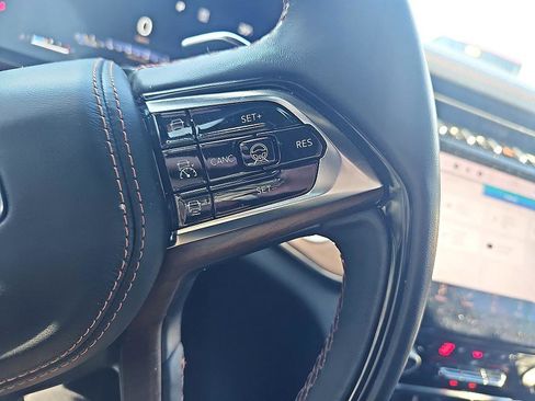 Used 2023 Jeep Grand Cherokee L Summit w/ Luxury Tech Group V image 22