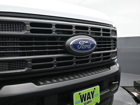 New 2026 Ford F250 XL w/ F-250 >10K GVWR Package AWD/4WD image 5