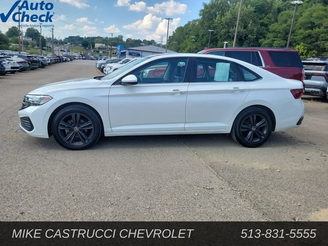 Used 2022 Volkswagen Jetta SE FWD image 2