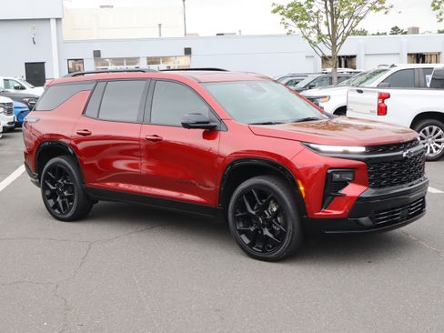 Used 2024 Chevrolet Traverse RS FWD image 2
