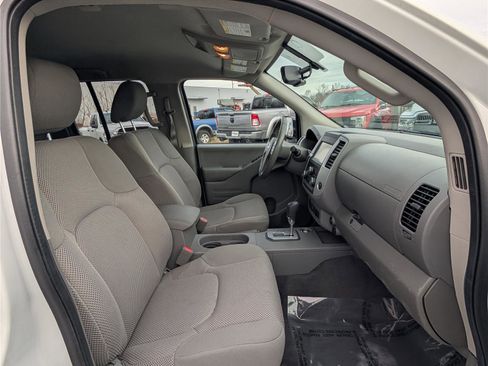 Used 2021 Nissan Frontier SV w/ Midnight Edition Floor Mats image 10