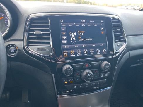 Used 2021 Jeep Grand Cherokee Laredo X image 21