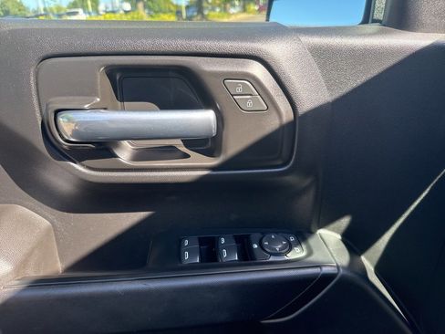 Used 2023 Chevrolet Silverado 1500 Custom image 12