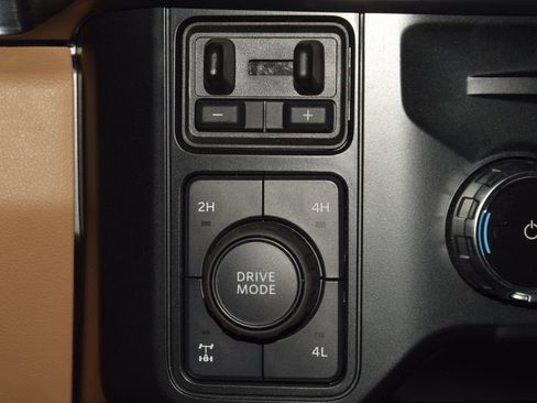 Used 2024 Ford F250 Lariat w/ Lariat Ultimate Package AWD/4WD image 36