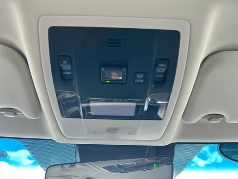 Used 2025 Lexus ES 350 w/ Premium Package FWD image 35