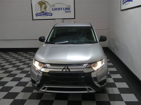 Used 2020 Mitsubishi Outlander SE image 3