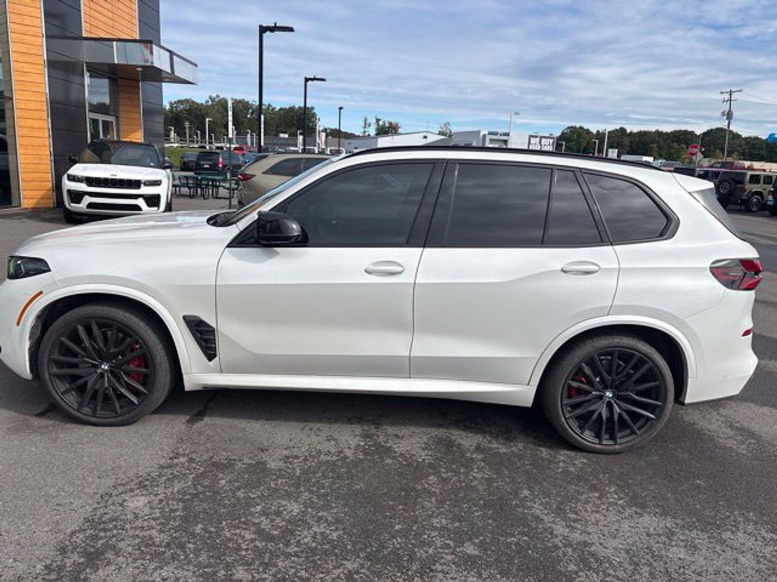 Used 2025 BMW X5 M60i w/ Parking Assistance Package AWD/4WD image 2