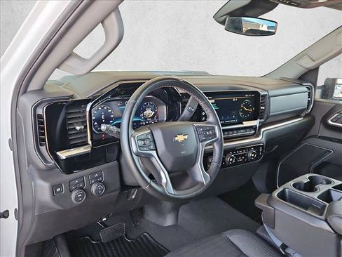 Used 2025 Chevrolet Silverado 2500 LT w/ Convenience Package AWD/4WD image 9