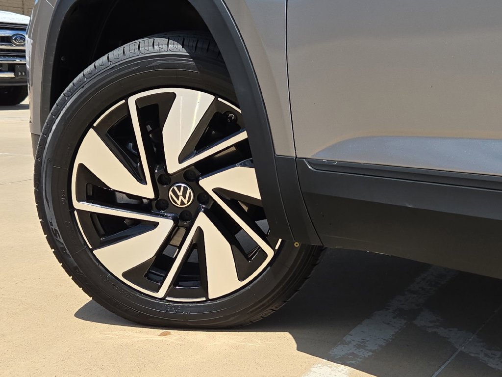 Used 2025 Volkswagen Atlas SE FWD image 33