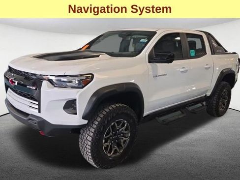 Used 2025 Chevrolet Colorado ZR2 w/ Technology Package AWD/4WD image 4