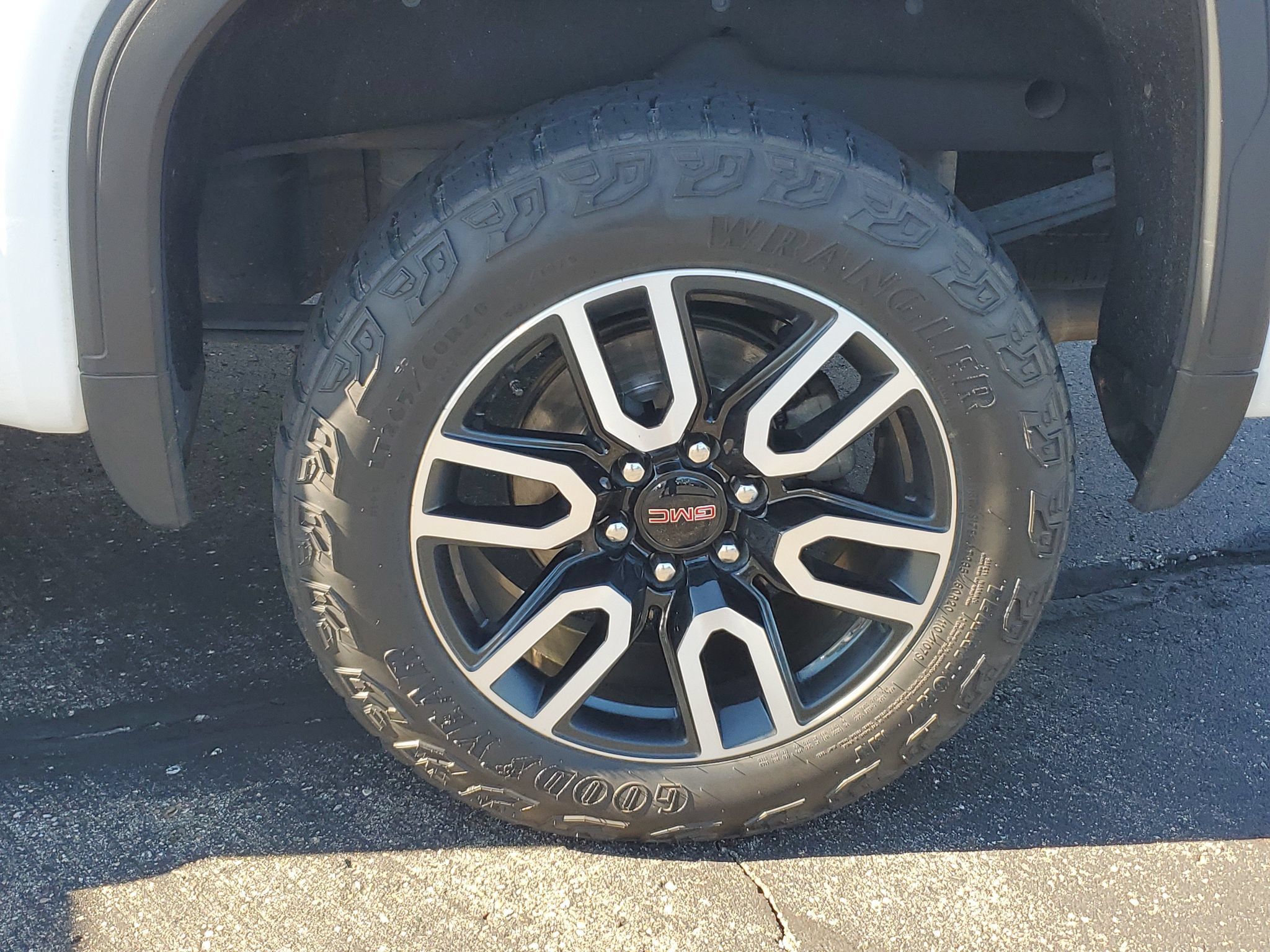 Used 2023 GMC Sierra 1500 AT4 w/ AT4 Premium Package AWD/4WD image 6