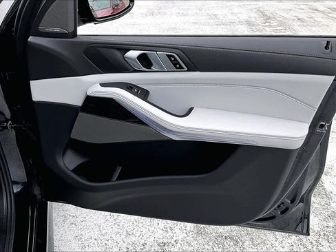 Used 2024 BMW X5 xDrive40i w/ M Sport Package image 23