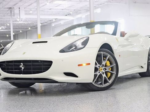 Used 2011 Ferrari California RWD image 8