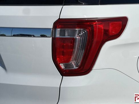 Used 2017 Ford Explorer XLT AWD/4WD image 34