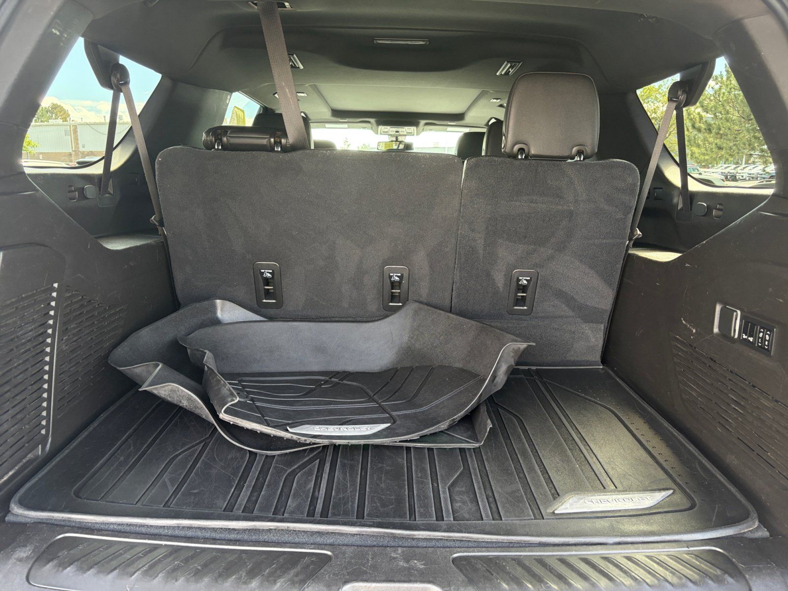 Used 2021 Chevrolet Suburban LT w/ Luxury Package AWD/4WD image 27