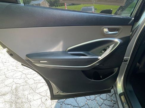 Used 2017 Hyundai Santa Fe AWD image 19