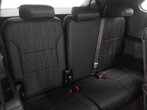 Used 2025 Buick Enclave Avenir image 15