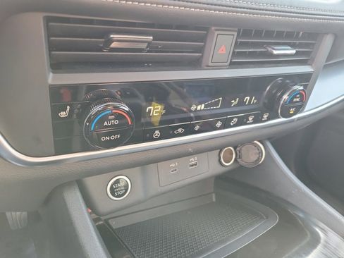 Used 2023 Nissan Rogue SV w/ SV Premium B Package image 30