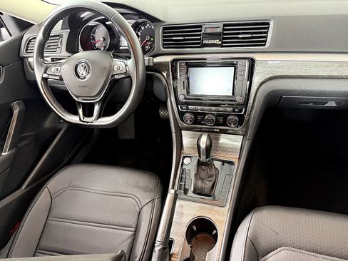 Used 2018 Volkswagen Passat 2.0T SE image 24