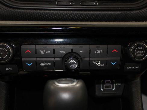 Used 2025 Jeep Compass Trailhawk AWD/4WD image 49