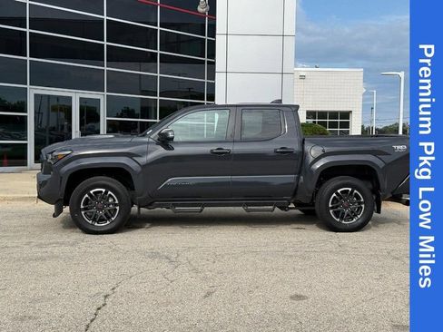 Used 2024 Toyota Tacoma TRD Sport w/ TRD Sport Premium Package AWD/4WD image 6