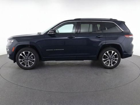 Used 2024 Jeep Grand Cherokee Overland AWD/4WD image 3