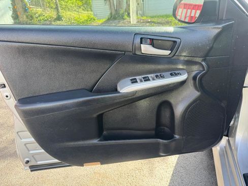 Used 2014 Toyota Camry SE w/ Moonroof Package image 11