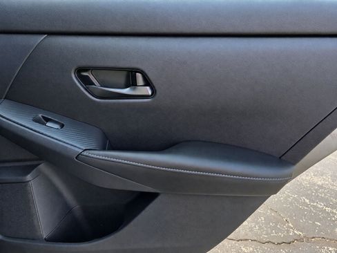 Used 2025 Nissan Sentra SV FWD image 36