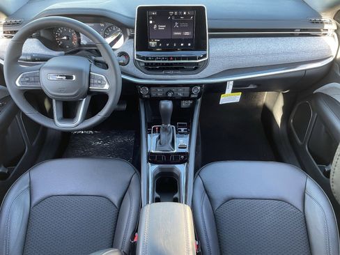 New 2026 Jeep Compass Latitude image 14