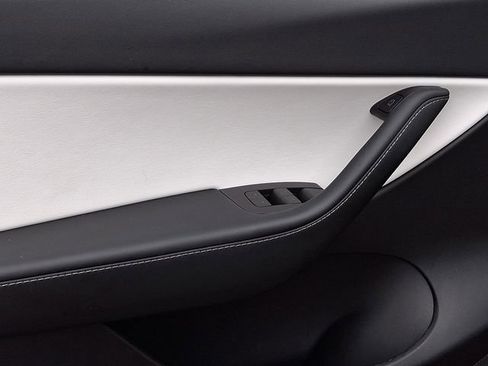 Used 2022 Tesla Model Y Performance image 16