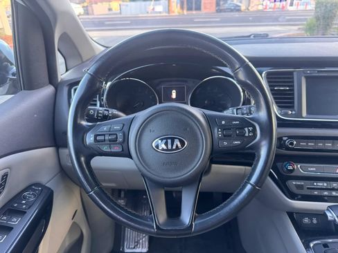 Used 2018 Kia Sedona SX FWD image 21