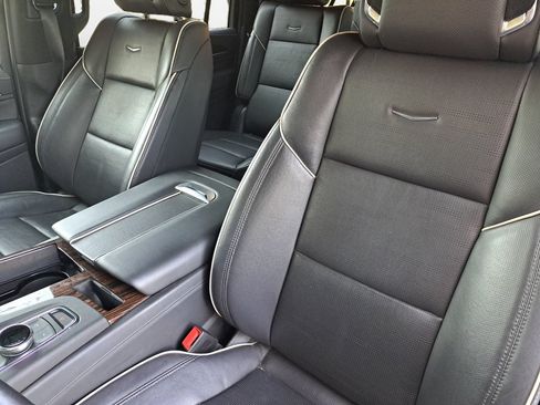 Used 2022 Cadillac Escalade ESV Premium Luxury AWD/4WD image 10