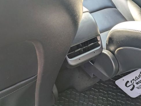 Used 2022 Tesla Model Y Long Range image 26