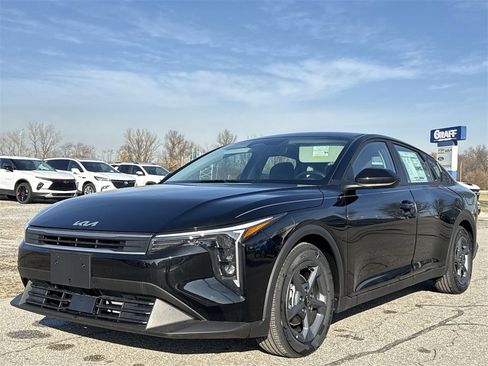 New 2025 Kia K4 LXS image 1