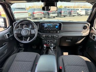 Used 2024 Jeep Gladiator Mojave w/ Convenience Group video 2