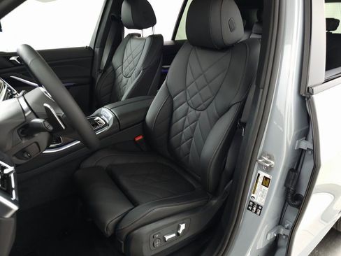 Used 2026 BMW X5 xDrive40i w/ M Sport Package image 13