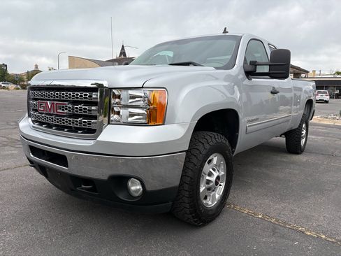 Used 2013 GMC Sierra 2500 SLE w/ SLE Preferred Package AWD/4WD image 12
