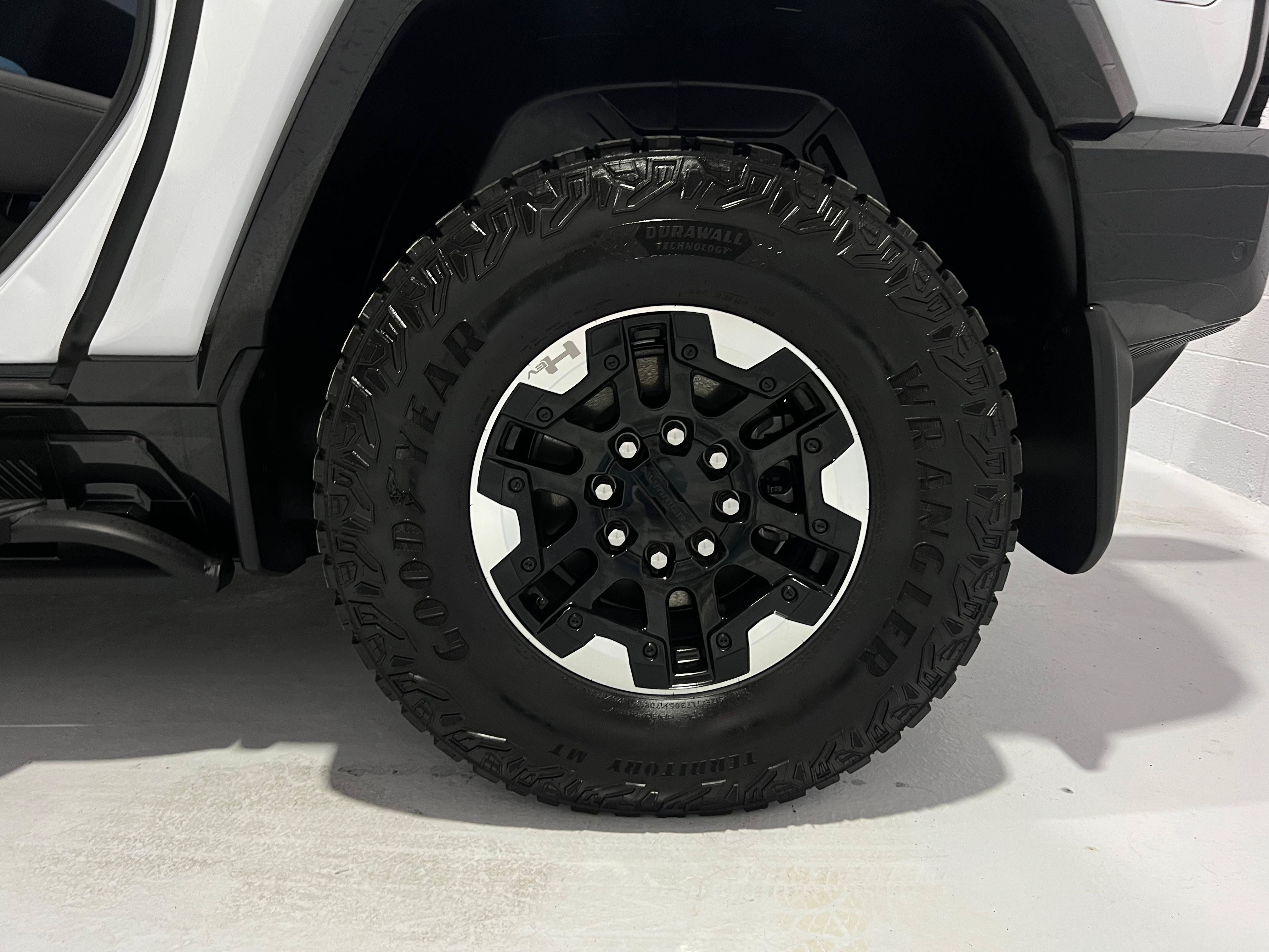 Used 2024 GMC Hummer EV 2X w/ Extreme Off-Road Package AWD/4WD image 22