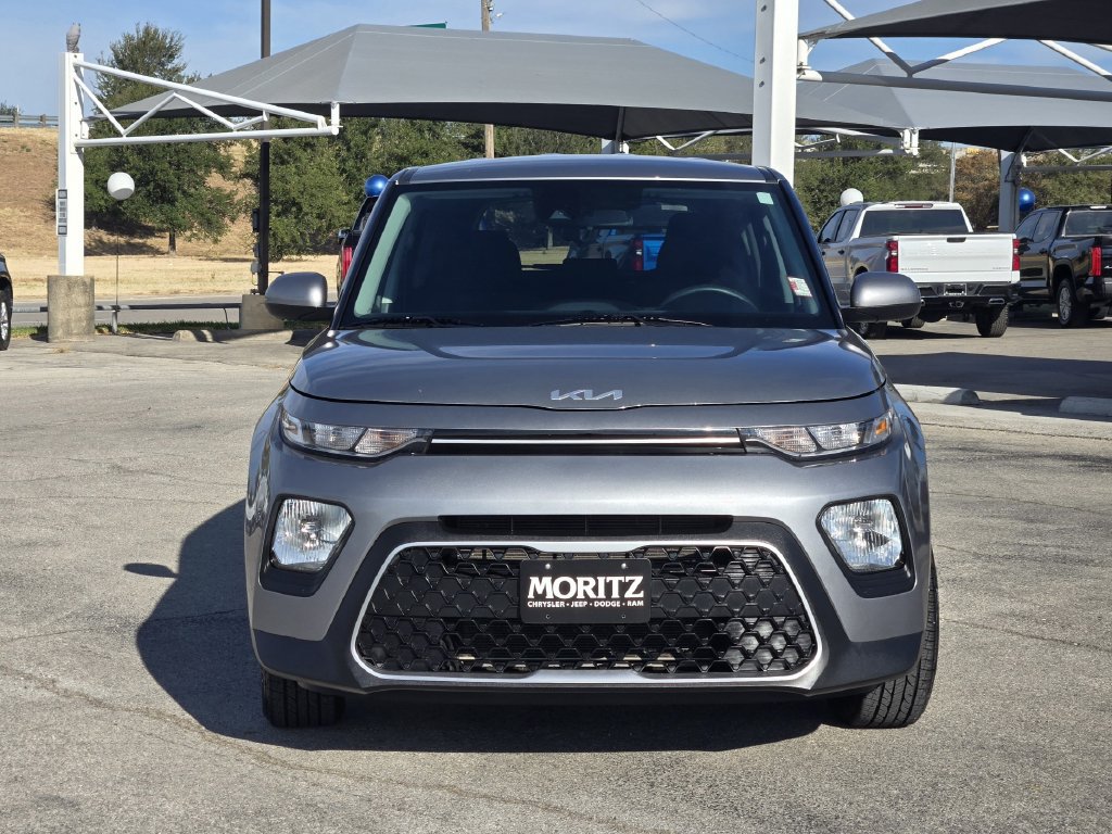 Used 2022 Kia Soul LX w/ Technology Package FWD image 2