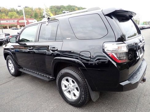 Used 2020 Toyota 4Runner SR5 image 3