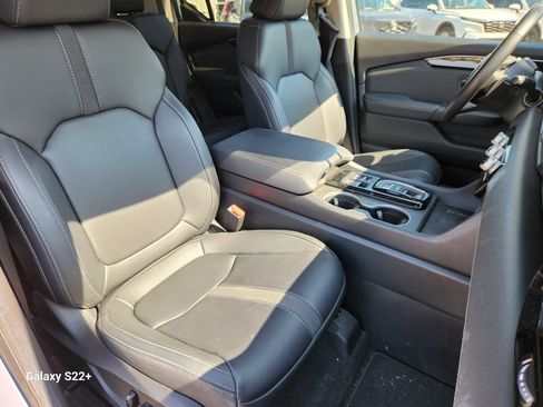 Used 2025 Honda Pilot Touring image 15