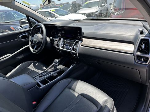 Certified 2023 Kia Sorento EX w/ Panoramic Sunroof Package FWD image 10