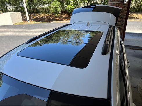 Used 2018 Jeep Grand Cherokee Overland image 12