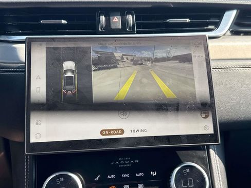 Used 2024 Jaguar F-PACE R-Dynamic S image 28