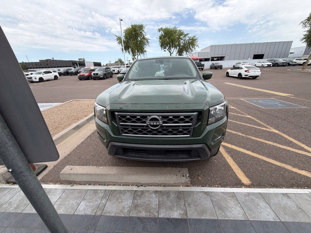 Used 2022 Nissan Frontier SV AWD/4WD image 3